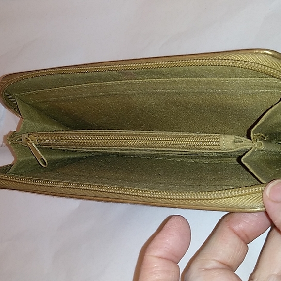 Gold zipper wallet - Picture 3 of 6